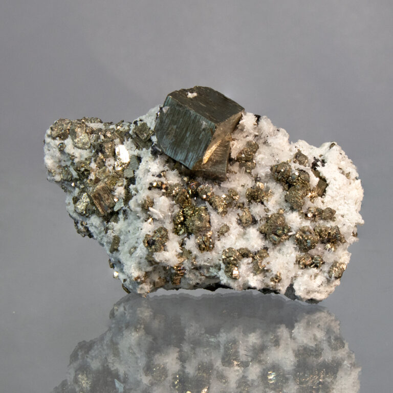 PIEDRA DE MINERALES CRISTALIZADOS DE PIRITA, CALCOPIRITA Y CUARZO NATURAL
