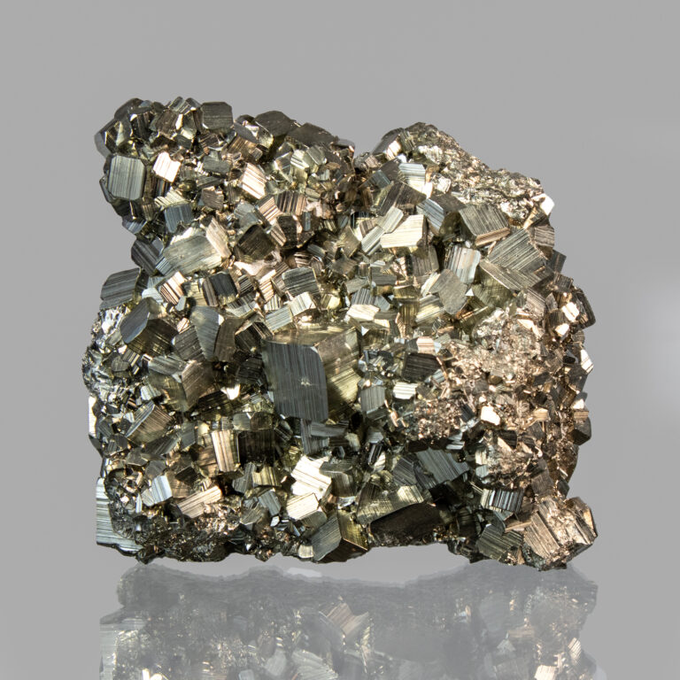 CLUSTER DE MINERALES CRISTALIZADOS DE PIRITA